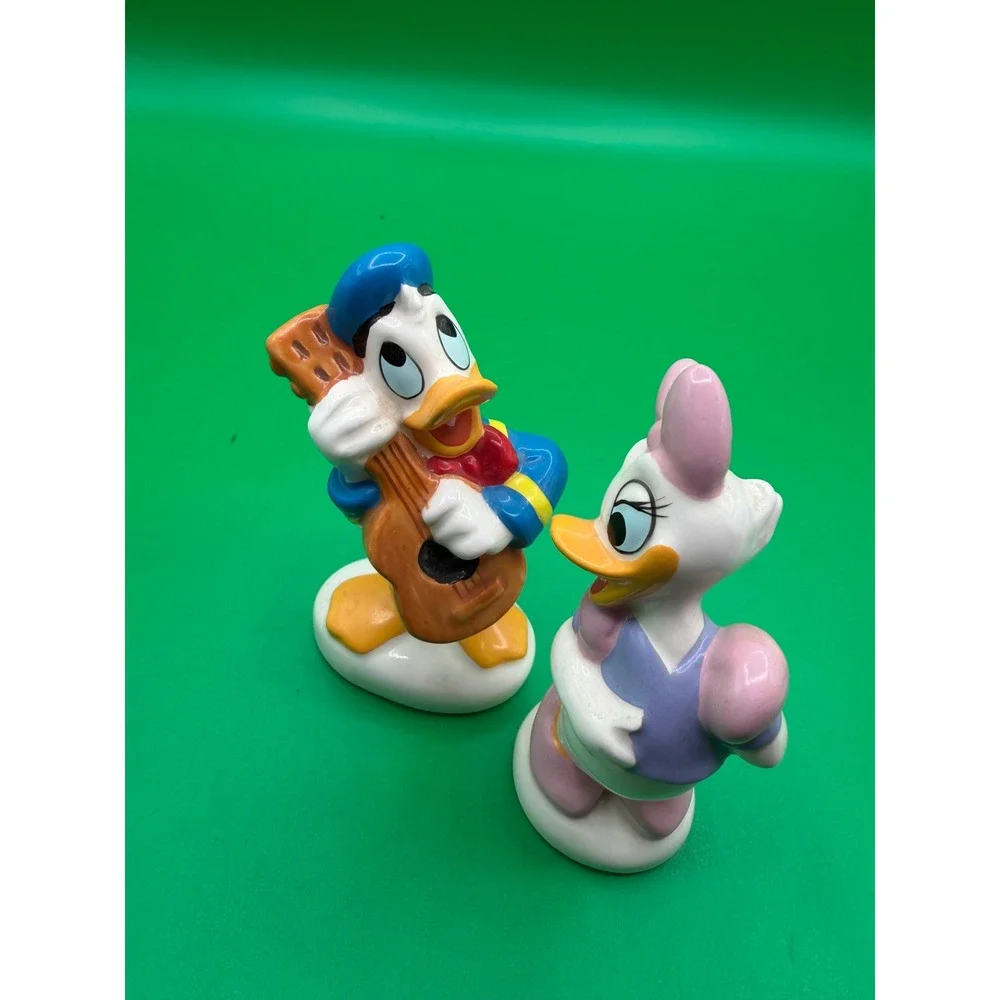 Disney NE Donald and Daisy Duck Ceramic Salt and Pepper Shakers Vintage Set
